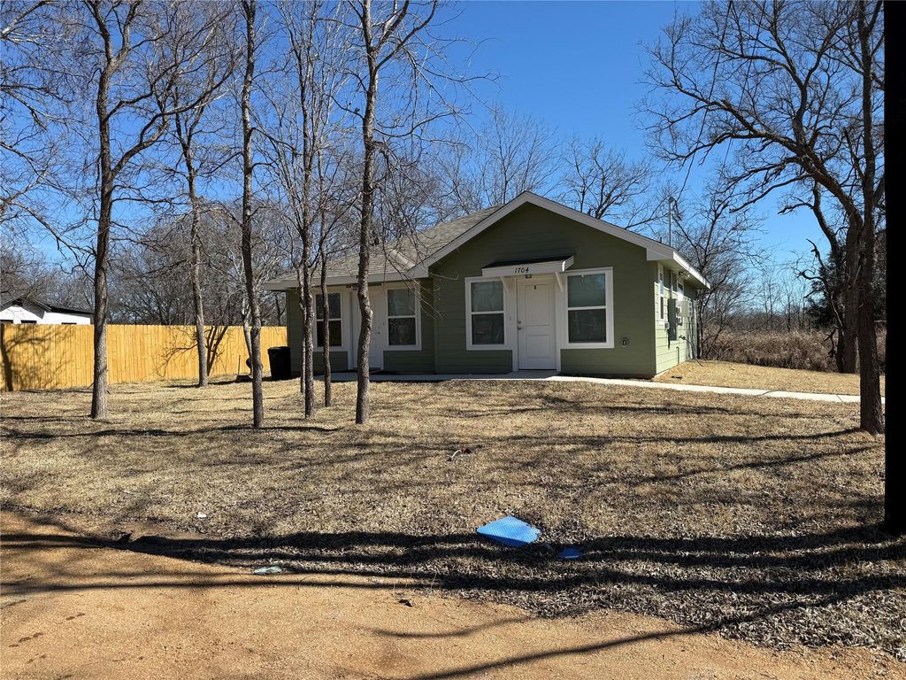 1704 E 3rd ST E 1,2, Lampasas, TX 76550