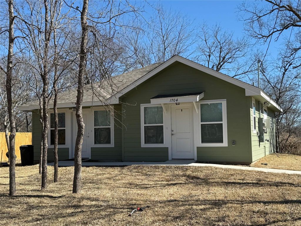 1704 E 3rd ST E 1,2, Lampasas, TX 76550