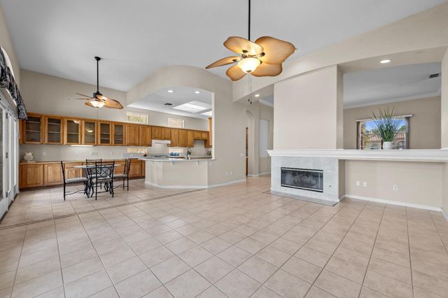 816 Dragonfly Ct, Roseville, CA 95747