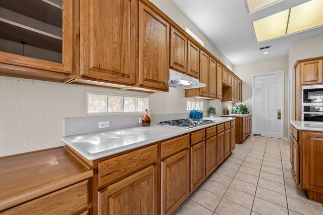 816 Dragonfly Ct, Roseville, CA 95747