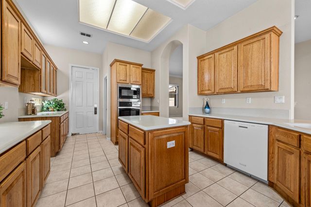 816 Dragonfly Ct, Roseville, CA 95747