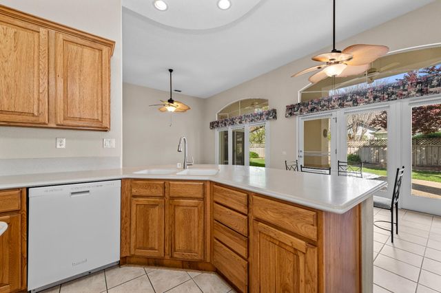 816 Dragonfly Ct, Roseville, CA 95747