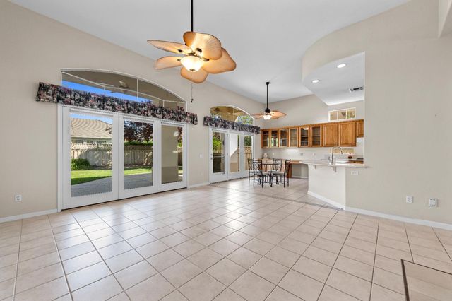 816 Dragonfly Ct, Roseville, CA 95747