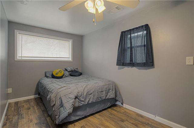 3 Glen Arbor Road, Kansas City, MO 64114