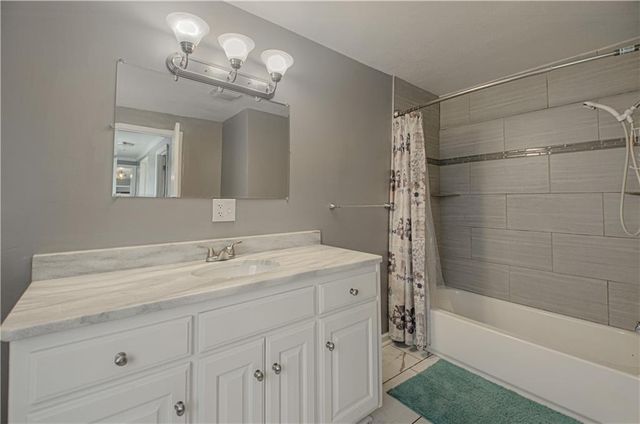 3 Glen Arbor Road, Kansas City, MO 64114