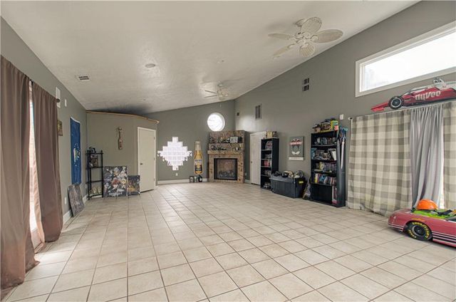 3 Glen Arbor Road, Kansas City, MO 64114