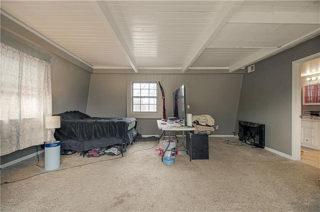 3 Glen Arbor Road, Kansas City, MO 64114