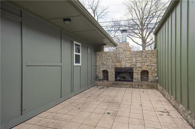 3 Glen Arbor Road, Kansas City, MO 64114