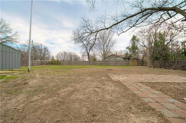 3 Glen Arbor Road, Kansas City, MO 64114