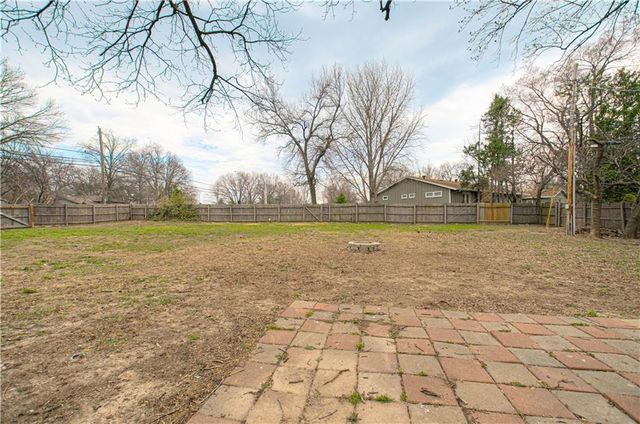 3 Glen Arbor Road, Kansas City, MO 64114