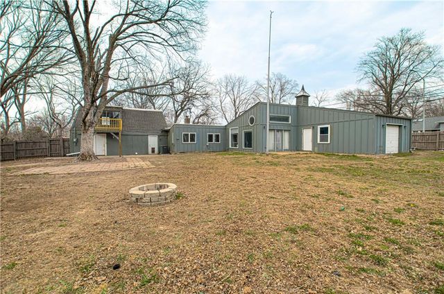 3 Glen Arbor Road, Kansas City, MO 64114