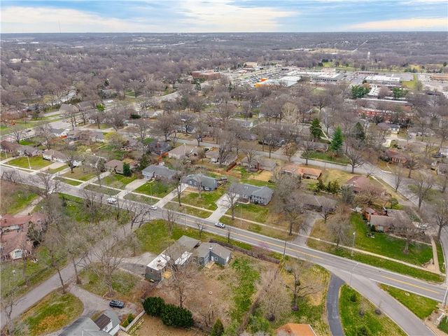 3 Glen Arbor Road, Kansas City, MO 64114