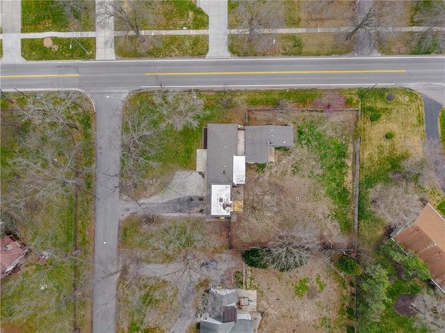 3 Glen Arbor Road, Kansas City, MO 64114