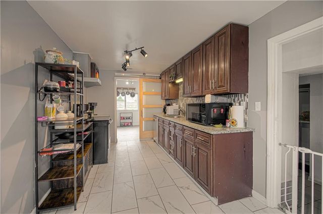 3 Glen Arbor Road, Kansas City, MO 64114