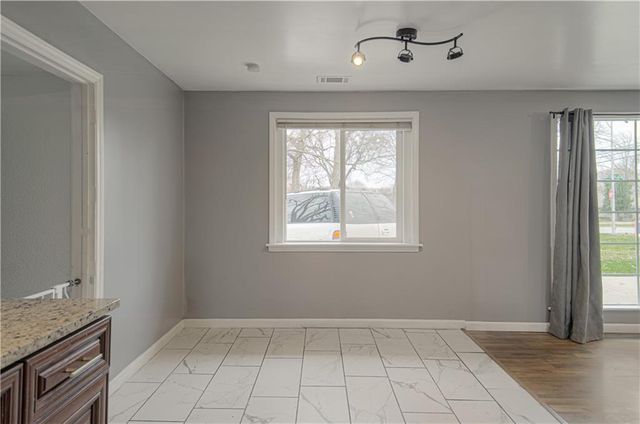 3 Glen Arbor Road, Kansas City, MO 64114