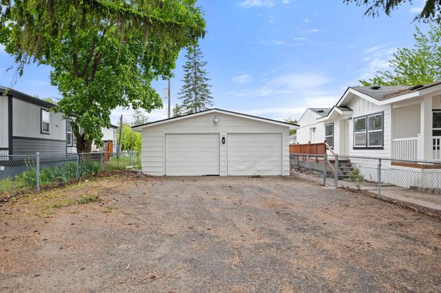 17315 E Coach Dr, Greenacres, WA 99016