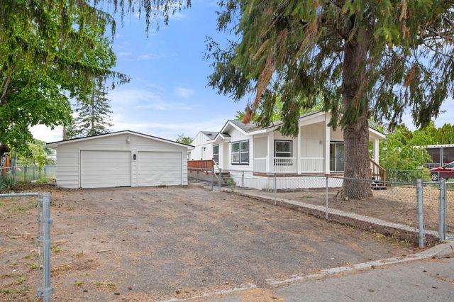 17315 E Coach Dr, Greenacres, WA 99016