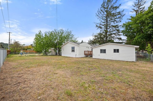 17315 E Coach Dr, Greenacres, WA 99016