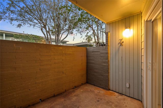 102 Strand Street 3, Galveston, TX 77550