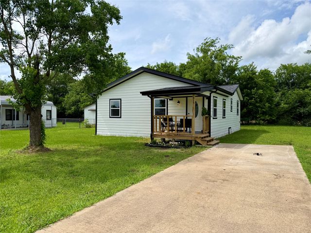 615 Smith Circle, Point, TX 75472