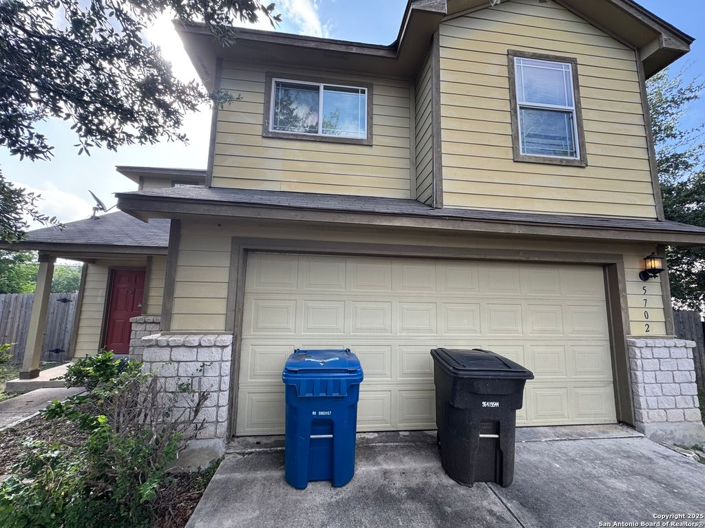 5702 CANTERBURY RUN, San Antonio, TX 78228