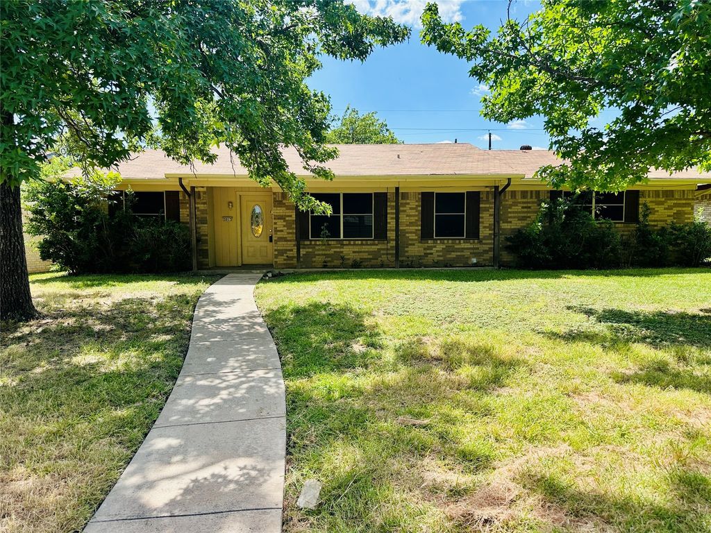 3013 Abston Drive, Mesquite, TX 75150
