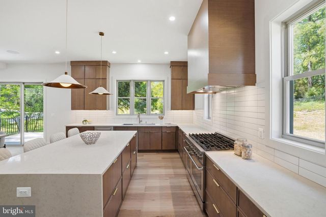 3022 CASTLE RD, Falls Church, VA 22044
