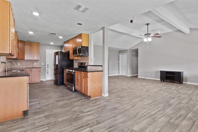 805 River Creek, La Porte, TX 77571