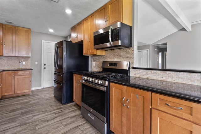 805 River Creek, La Porte, TX 77571