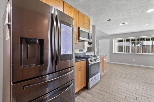 805 River Creek, La Porte, TX 77571