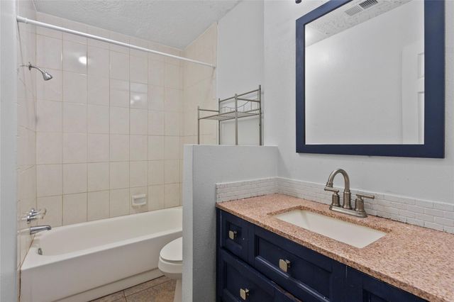 805 River Creek, La Porte, TX 77571