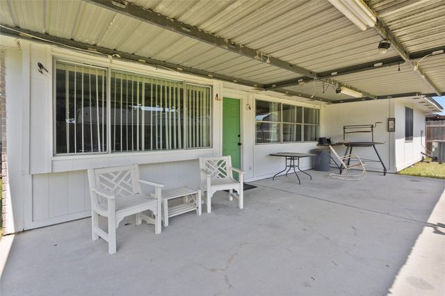 805 River Creek, La Porte, TX 77571