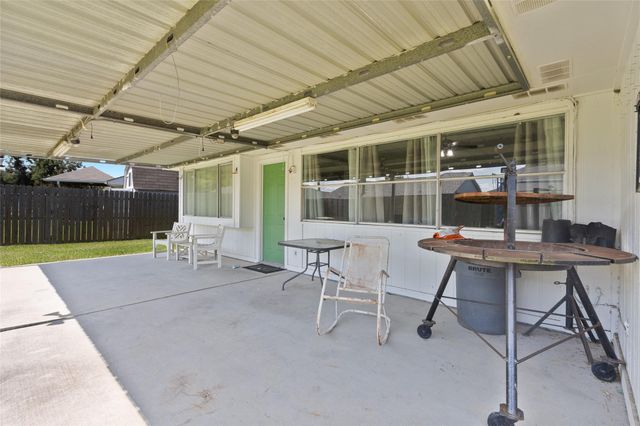 805 River Creek, La Porte, TX 77571