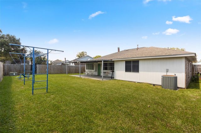 805 River Creek, La Porte, TX 77571