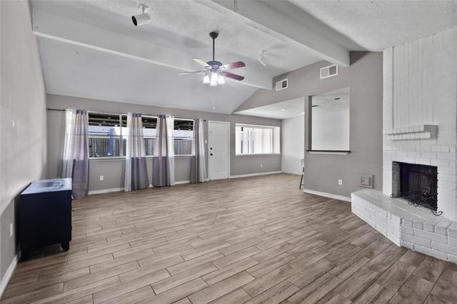 805 River Creek, La Porte, TX 77571