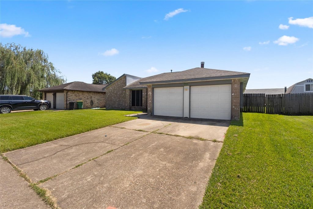 805 River Creek, La Porte, TX 77571