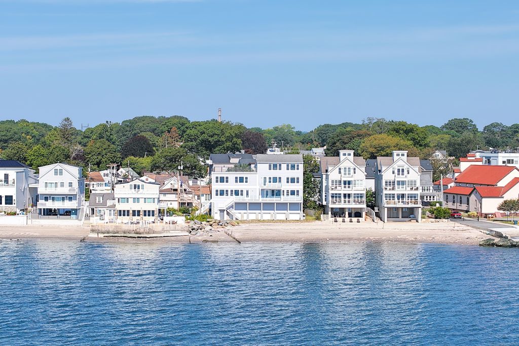 9 Stowe Avenue, Milford, CT 06460