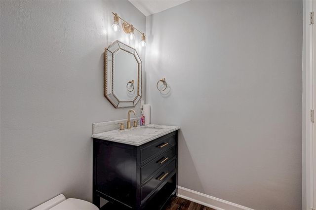 4 Pine View Drive, Angleton, TX 77515