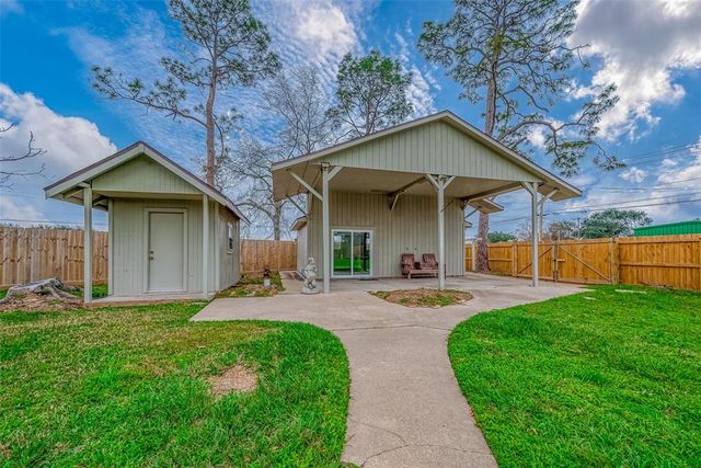 4 Pine View Drive, Angleton, TX 77515
