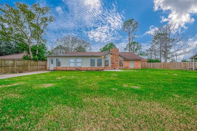 4 Pine View Drive, Angleton, TX 77515
