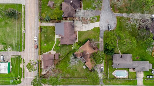 4 Pine View Drive, Angleton, TX 77515