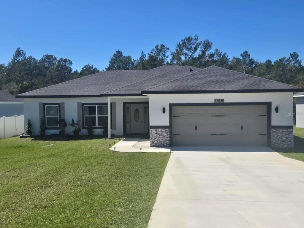 Image 2 of property listing at 32835 FOREST AVENUE, Leesburg, FL 34788