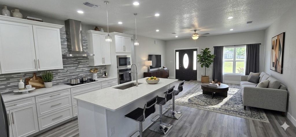 Image 12 of property listing at 32835 FOREST AVENUE, Leesburg, FL 34788