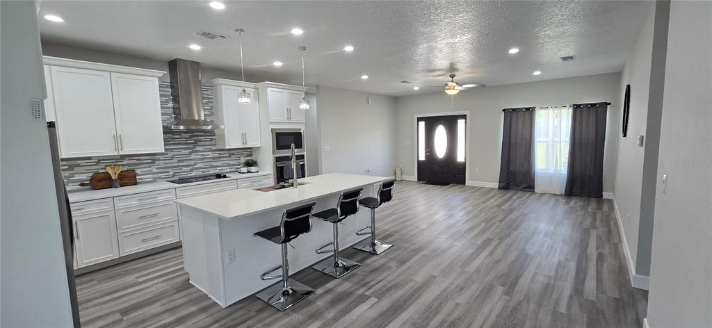 Image 3 of property listing at 32835 FOREST AVENUE, Leesburg, FL 34788