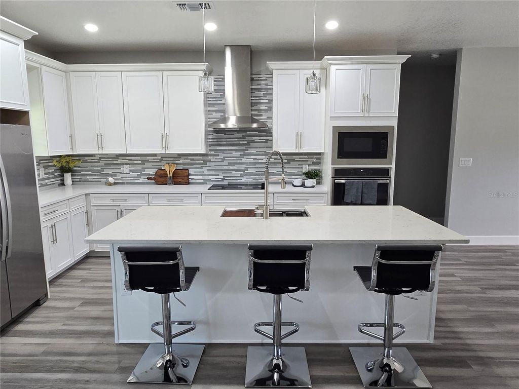 Image 6 of property listing at 32835 FOREST AVENUE, Leesburg, FL 34788