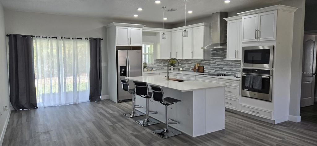 Image 7 of property listing at 32835 FOREST AVENUE, Leesburg, FL 34788