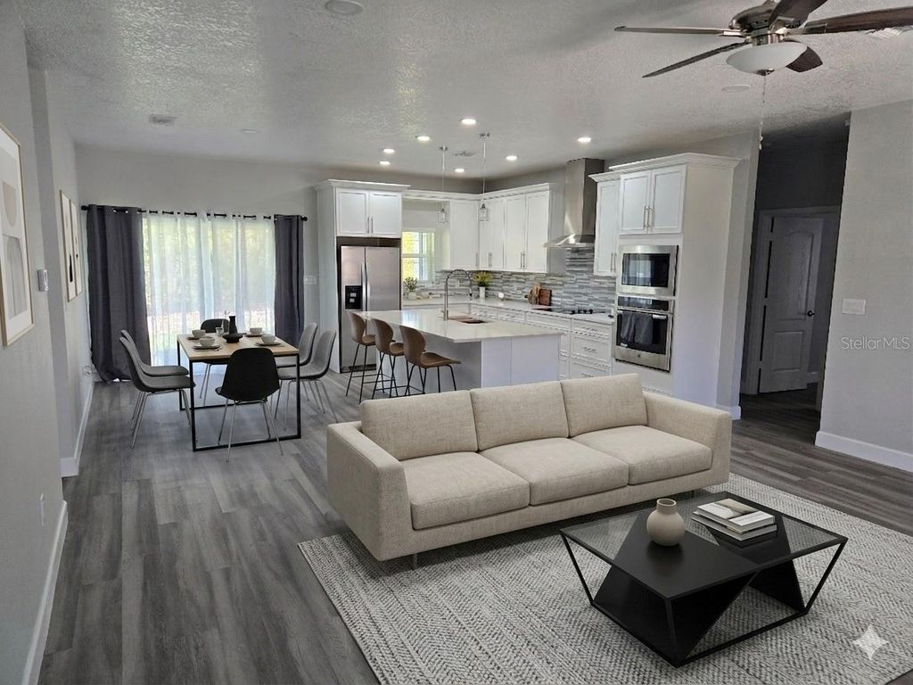 Image 9 of property listing at 32835 FOREST AVENUE, Leesburg, FL 34788