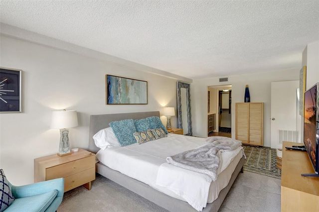 6415 MIDNIGHT PASS ROAD 211, Sarasota, FL 34242