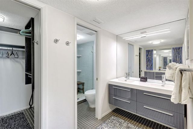 6415 MIDNIGHT PASS ROAD 211, Sarasota, FL 34242