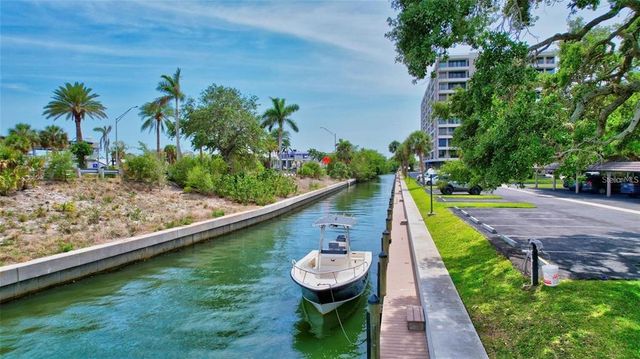 6415 MIDNIGHT PASS ROAD 211, Sarasota, FL 34242